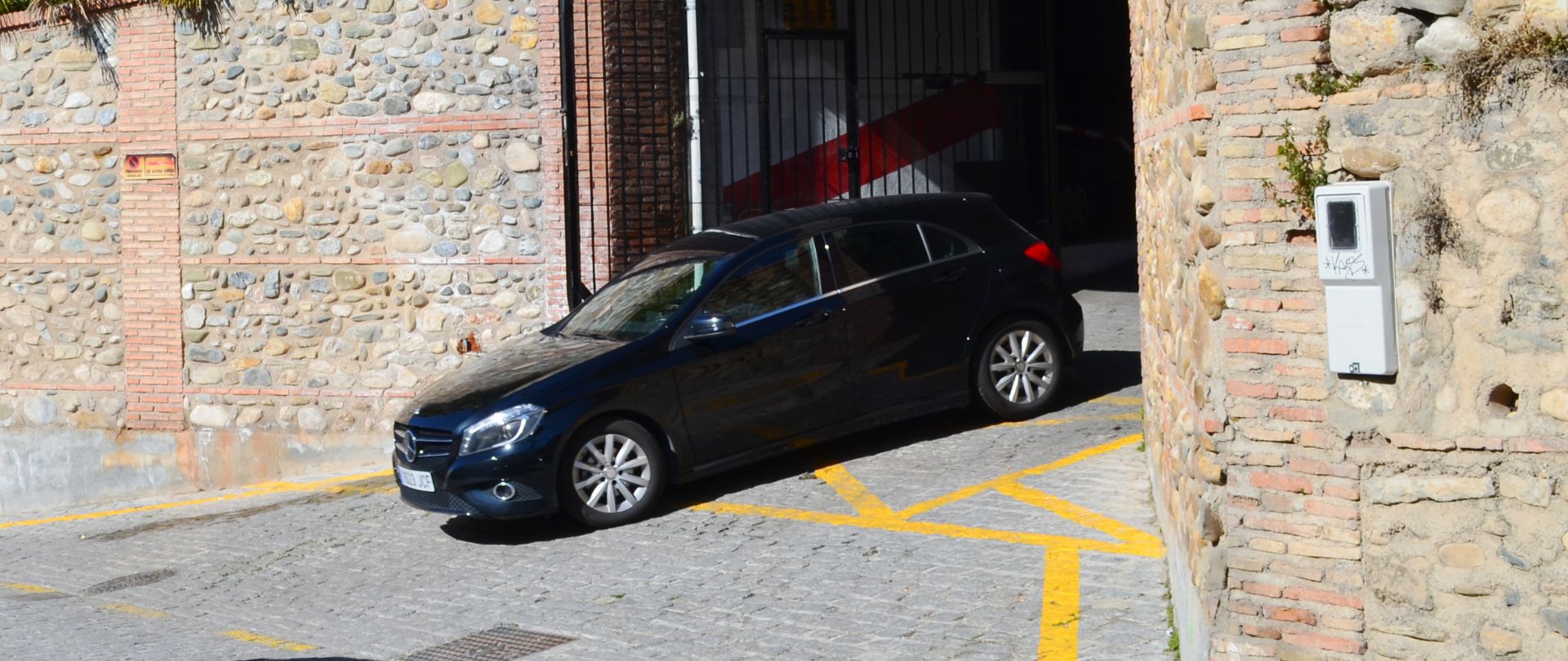 Hotel en albaicin encanto santa isabel real albayzin hotel parking cab