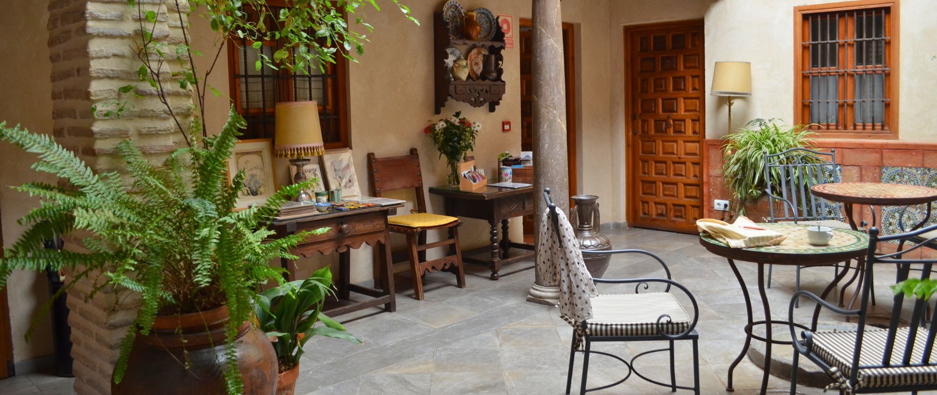 Hotel en albaicin encanto santa isabel real albayzin patio andaluz cab 2