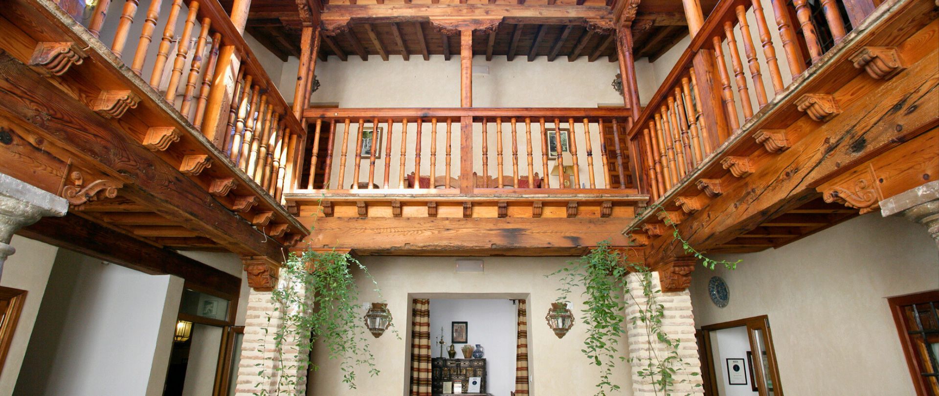 Hotel en albaicin encanto santa isabel real albayzin patio andaluz cab